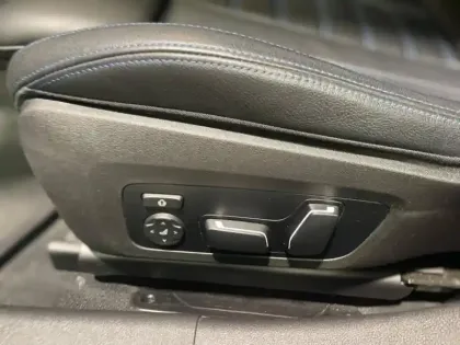 Photo 10 BMW Serie 3 Série 3 320dA xDrive 190ch M Sport