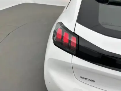 Photo 58 Peugeot 208  PureTech 75 S&S BVM5