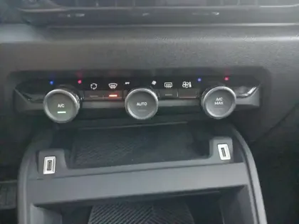 Photo 14 Citroën C4 Gén. III Ph1 C-Series 5