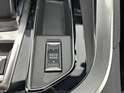 Photo 105 Peugeot 3008  Hybrid 225 e-EAT8