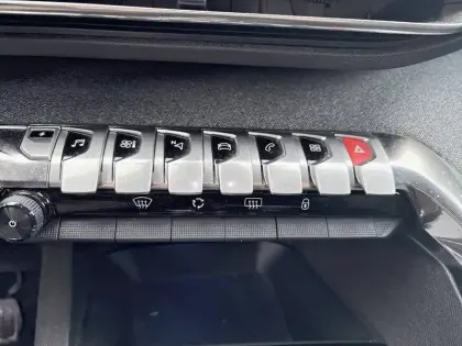 Photo 17 Peugeot 3008  Hybrid 225 e-EAT8