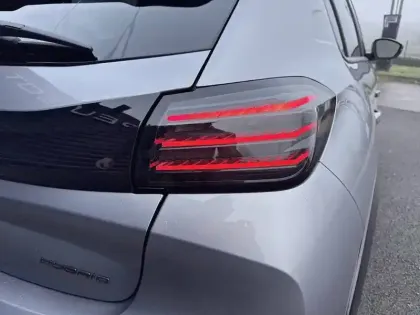 Photo 16 Peugeot 208  Hybrid 110 e-DCS6