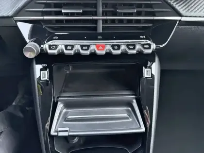 Photo 19 Peugeot 208  Hybrid 110 e-DCS6