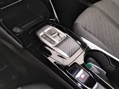 Photo 13 Peugeot 2008  Hybrid 145 e-DCS6