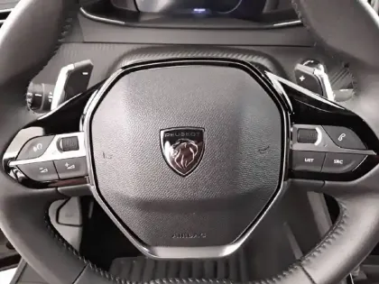 Photo 8 Peugeot 2008  Hybrid 145 e-DCS6