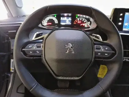 Photo 8 Peugeot 2008  PureTech 130 S&S EAT8