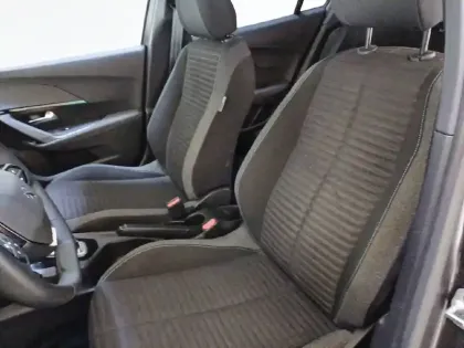 Photo 10 Peugeot 2008  PureTech 130 S&S EAT8