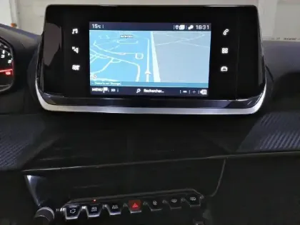 Photo 18 Peugeot 2008  PureTech 130 S&S EAT8