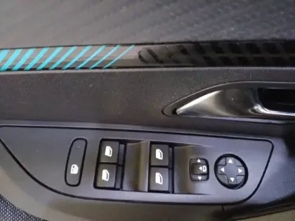 Photo 30 Peugeot 2008  PureTech 130 S&S EAT8