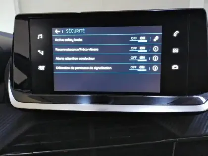 Photo 21 Peugeot 2008  PureTech 130 S&S EAT8