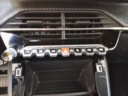 Photo 23 Peugeot 2008  PureTech 130 S&S EAT8