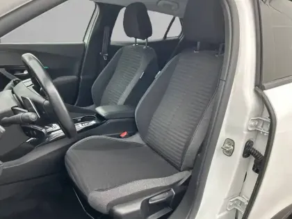 Photo 41 Peugeot 2008  PureTech 130 S&S EAT8