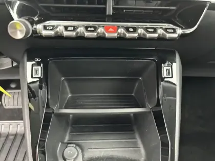 Photo 51 Peugeot 2008  PureTech 130 S&S EAT8