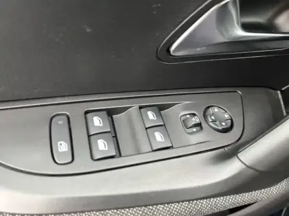 Photo 48 Peugeot 2008  PureTech 130 S&S EAT8