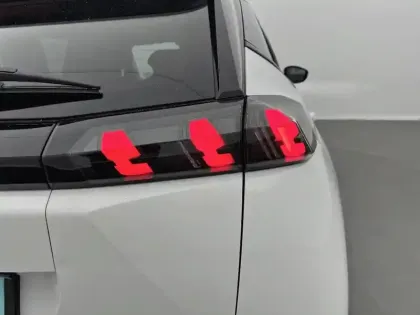 Photo 47 Peugeot 2008  PureTech 130 S&S EAT8