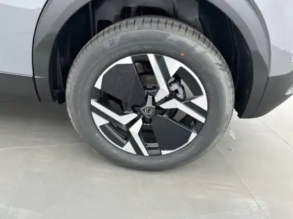 Photo 60 Peugeot 2008  Hybrid 145 e-DCS6