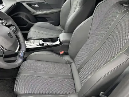 Photo 58 Peugeot 2008  Hybrid 145 e-DCS6