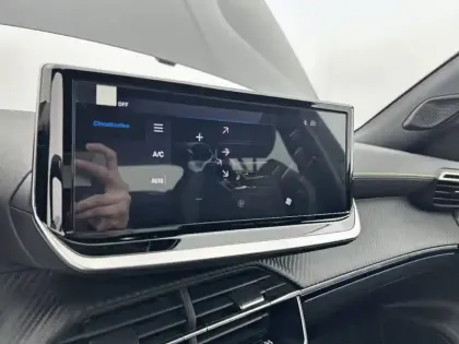 Photo 44 Peugeot 2008  Hybrid 145 e-DCS6