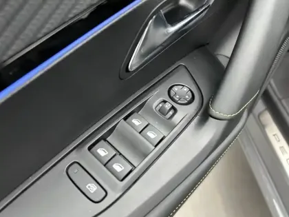 Photo 17 Peugeot 2008  Hybrid 145 e-DCS6