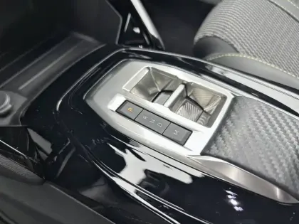 Photo 13 Peugeot 2008  Hybrid 145 e-DCS6