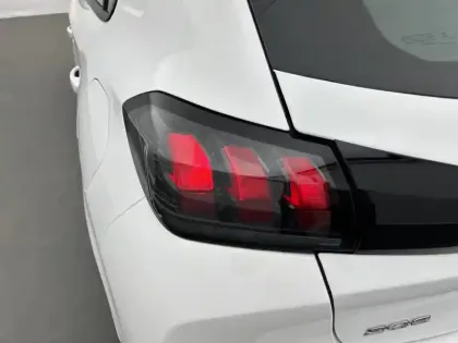 Photo 66 Peugeot 208  PureTech 75 S&S BVM5
