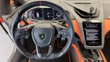 Photo 33 Lamborghini Revuelto  6.5 V12 1015