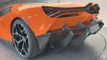 Photo 31 Lamborghini Revuelto  6.5 V12 1015