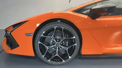 Photo 8 Lamborghini Revuelto  6.5 V12 1015