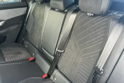 Photo 10 Peugeot 3008  Hybrid 136 e-DCS6