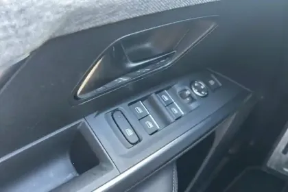 Photo 18 Peugeot 3008  Hybrid 136 e-DCS6