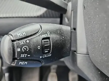 Photo 19 Peugeot 2008  PureTech 100 S&S BVM6