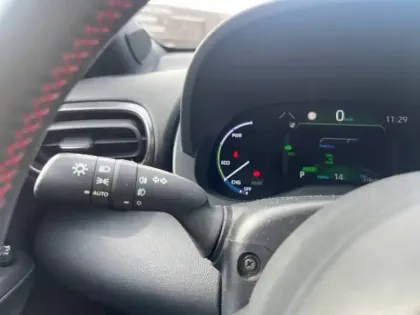 Photo 61 Toyota Yaris  Cross Hybride 116h 2WD