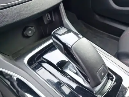 Photo 13 Peugeot 308  PureTech 130ch S&S EAT8