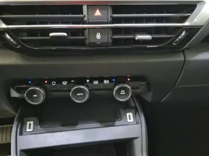 Photo 24 Citroën C4  PureTech 130 S&S EAT8