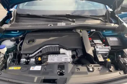 Photo 15 Peugeot 2008  Hybrid 145 e-DCS6