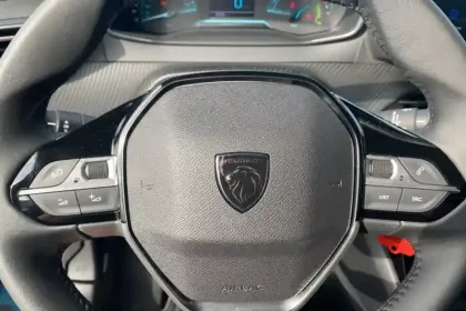 Photo 18 Peugeot 2008  Hybrid 145 e-DCS6