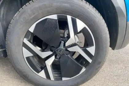 Photo 11 Peugeot 2008  Hybrid 145 e-DCS6