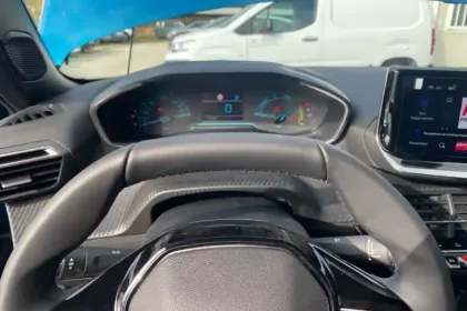 Photo 17 Peugeot 2008  Hybrid 145 e-DCS6