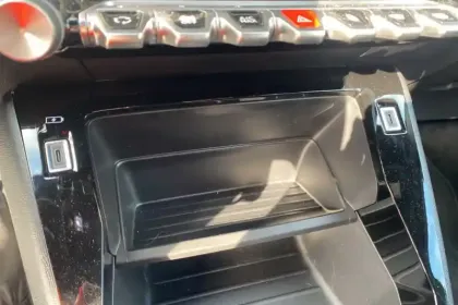 Photo 19 Peugeot 2008  Hybrid 145 e-DCS6