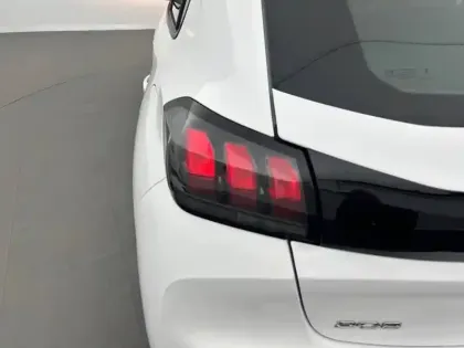 Photo 16 Peugeot 208  PureTech 75 S&S BVM5