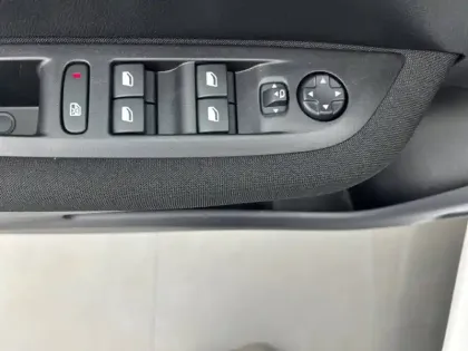 Photo 69 Peugeot 208  PureTech 75 S&S BVM5