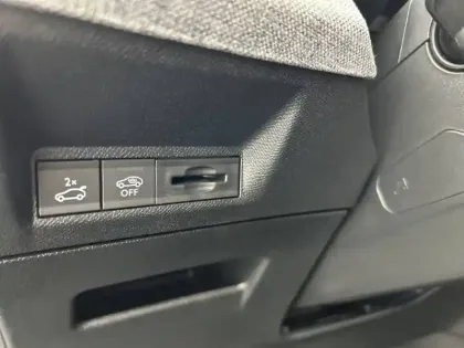 Photo 28 Peugeot 3008  Hybrid 145 e-DCS6