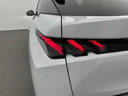 Photo 16 Peugeot 3008  Hybrid 145 e-DCS6