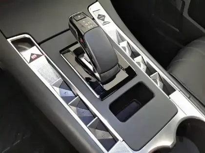 Photo 13 DS DS 7 DS7 Crossback Hybride E-Tense 300 EAT8 4x4