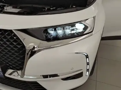 Photo 84 DS DS 7 DS7 Crossback Hybride E-Tense 300 EAT8 4x4