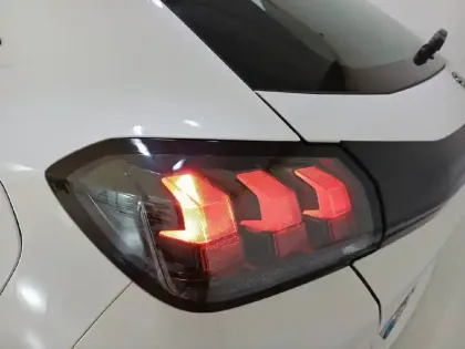 Photo 16 Peugeot 208  Electrique 50 kWh 136ch