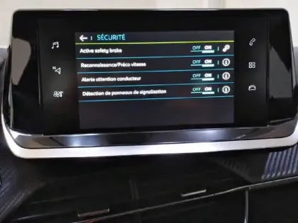 Photo 21 Peugeot 208  Electrique 50 kWh 136ch