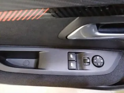 Photo 30 Peugeot 208  Electrique 50 kWh 136ch