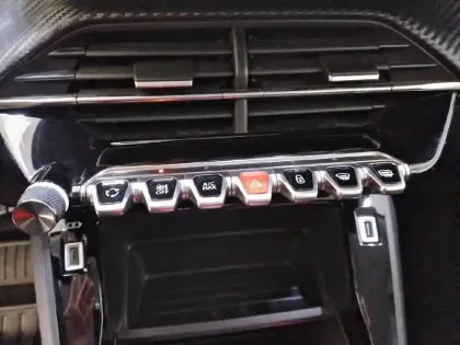 Photo 24 Peugeot 208  Electrique 50 kWh 136ch