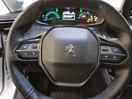 Photo 8 Peugeot 208  Electrique 50 kWh 136ch